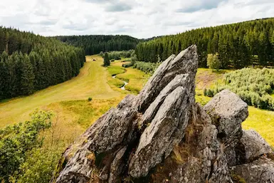 Point de vue du Rocher à Gilquin, l'un des 49 circuits de randonnée balisés à Vresse-sur-Semois