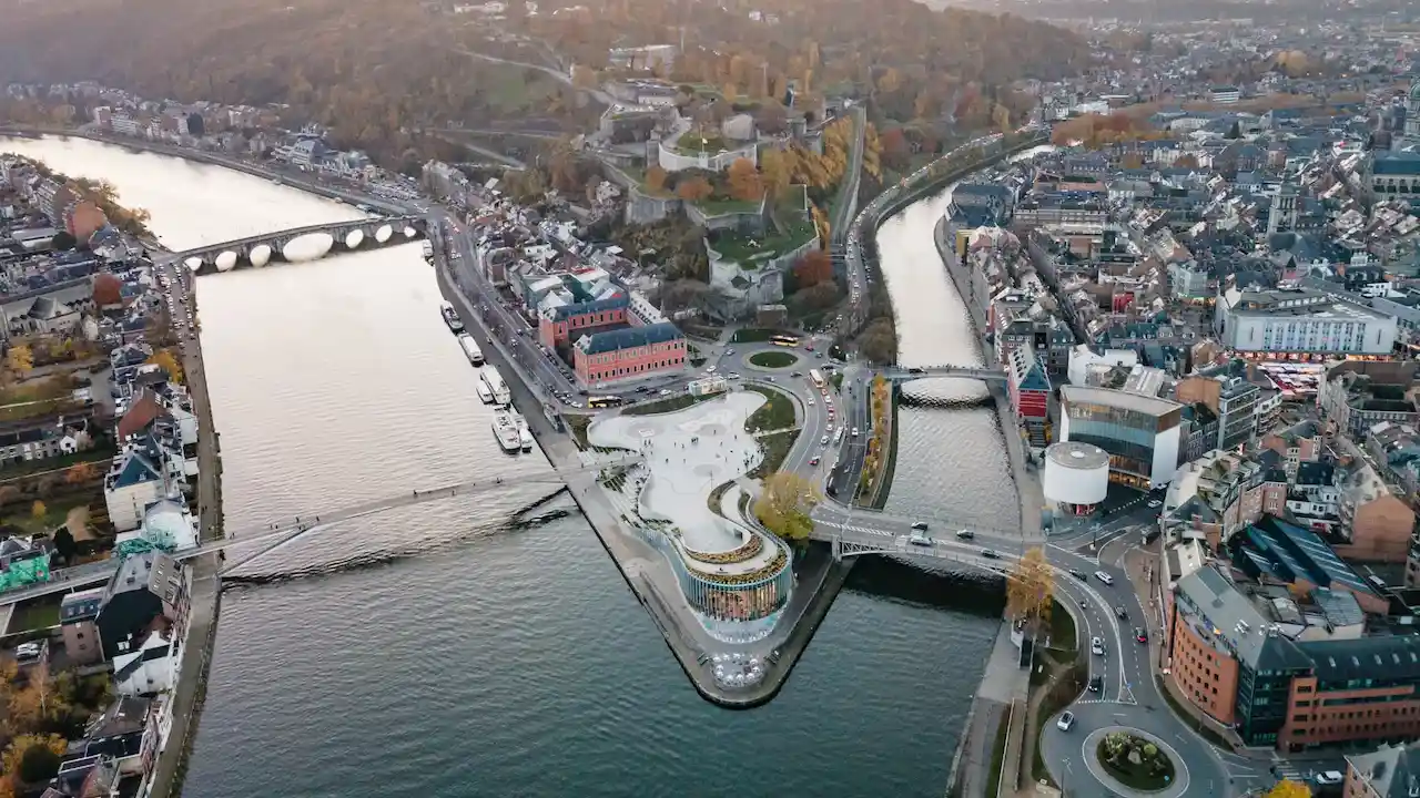 Vue aérienne de la confluence Sambre-Meuse et de la citadelle de Namur